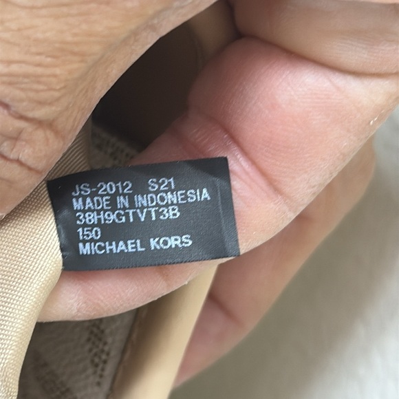 (B7) Michael Kors Monogram Logo Large Tote Bag in Caramel. - Picture 13 of 16